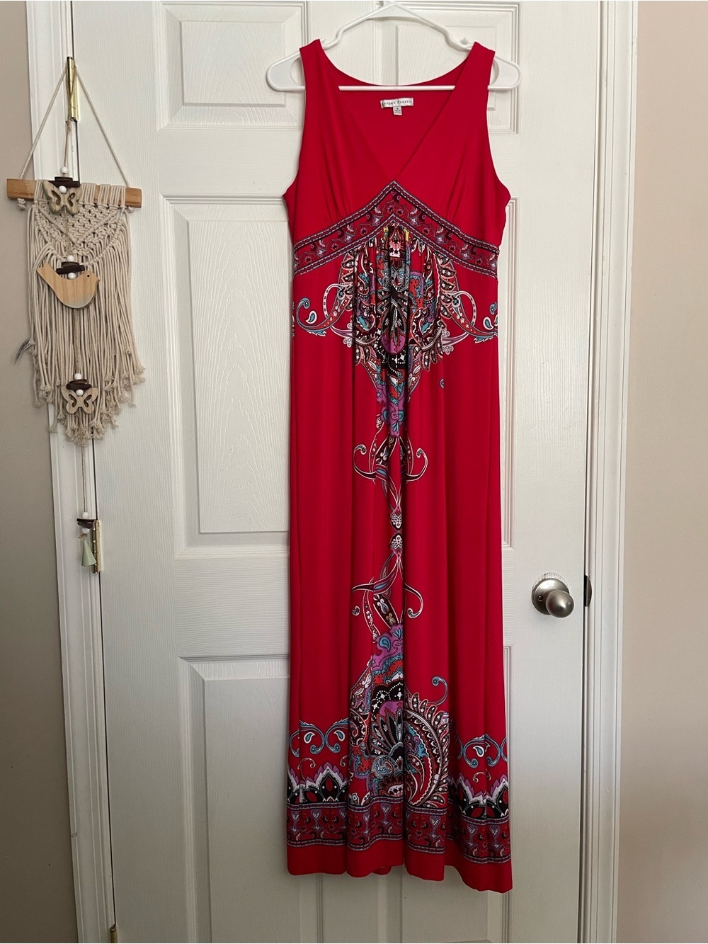 Sandra Darren Women’s size 8 Sleeveless Red Paisley Maxi Dress